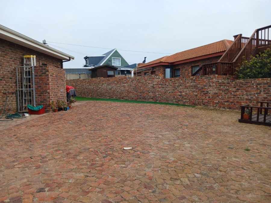 5 Bedroom Property for Sale in Dana Bay Western Cape